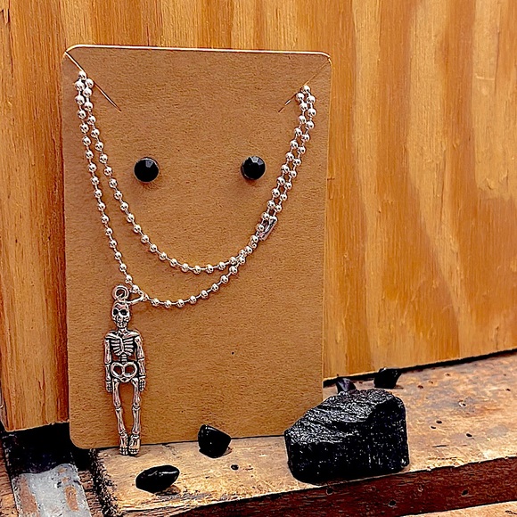 💀 BOGO 💀 Halloween Skull Alternative Necklace & Earrings ✨🖤SET💀 - Picture 1 of 6